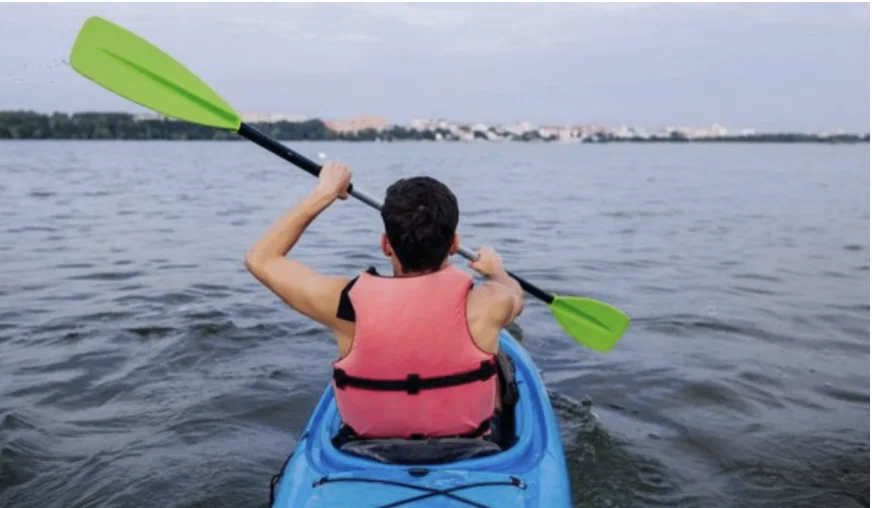 TIPS & TRICKS 1: Do not row with only one hand.