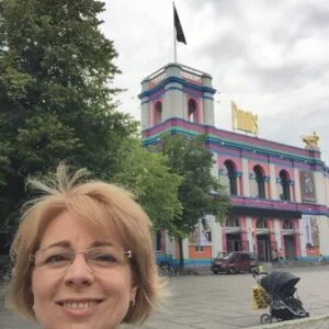 szivattyuhazbol_lett_palota_bejarata1